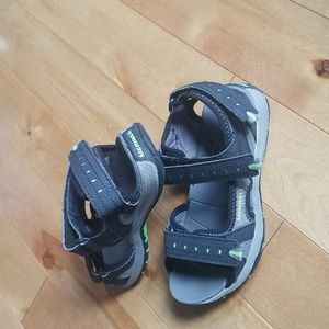 Merrell boy's size 1 gray and black sandals with velcro